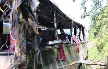 U sudaru dvaju autobusa 33 mrtva, ozlijeđeno 40 putnika