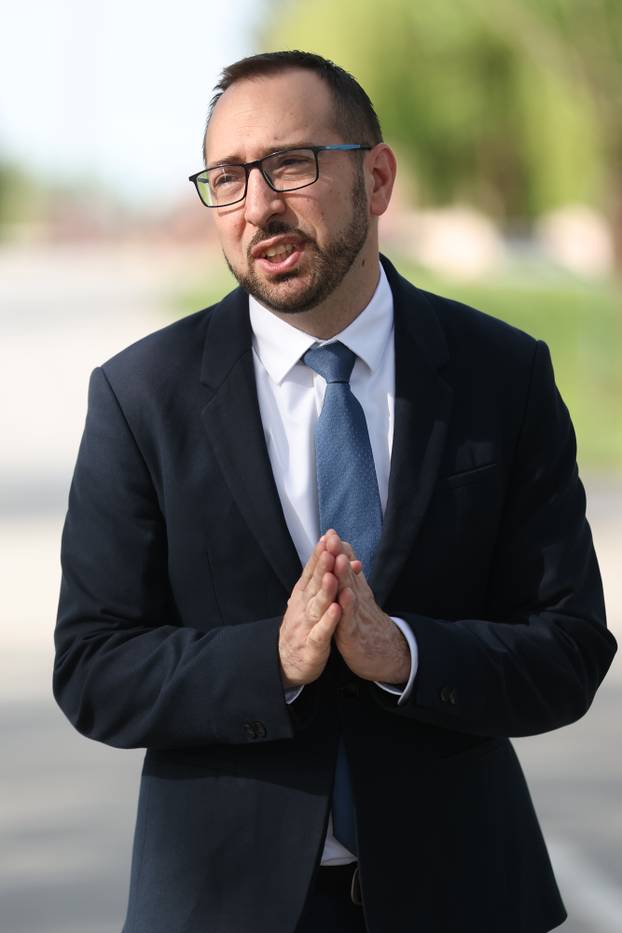 Tomislav Tomašević i Joško Klisović dolaze na obilježavanje 80. obljetnice proboja zatočenika iz logora Jasenovac