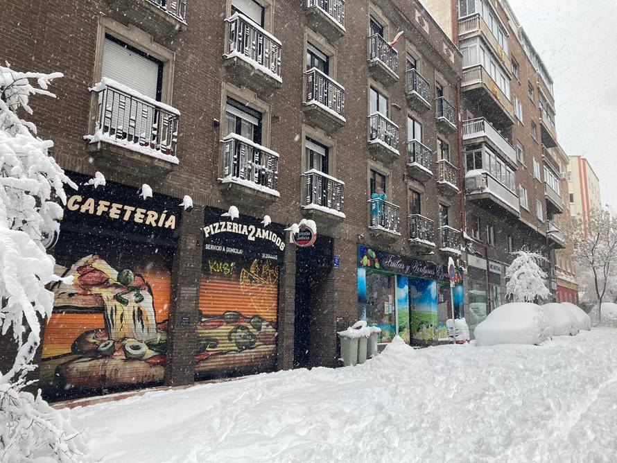 Lopate se prodaju po 60 eura, nitko ovdje nema zimske gume