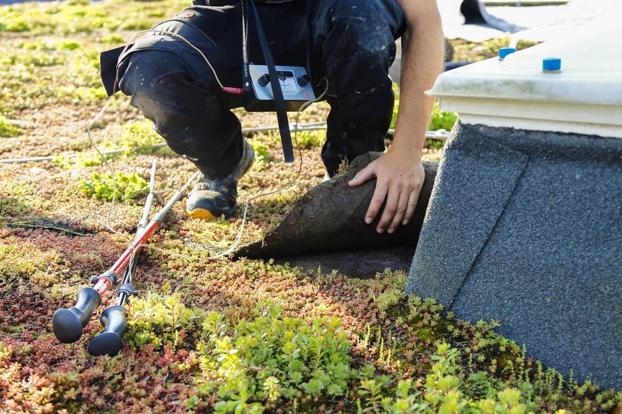 Ravni krov bez briga: brzo lociranje propuštanja i sanacija koja traje