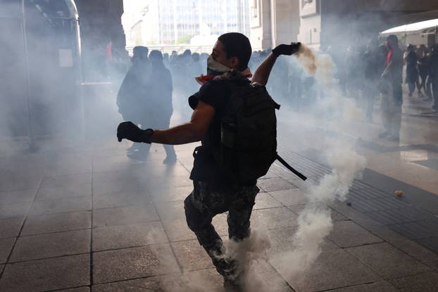 USB union holds nationwide strike, "Let's Block Everything," in solidarity with Gaza, in Milan