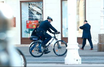 Ovaj je policajac privukao svu pažnju prolaznika u Zagrebu