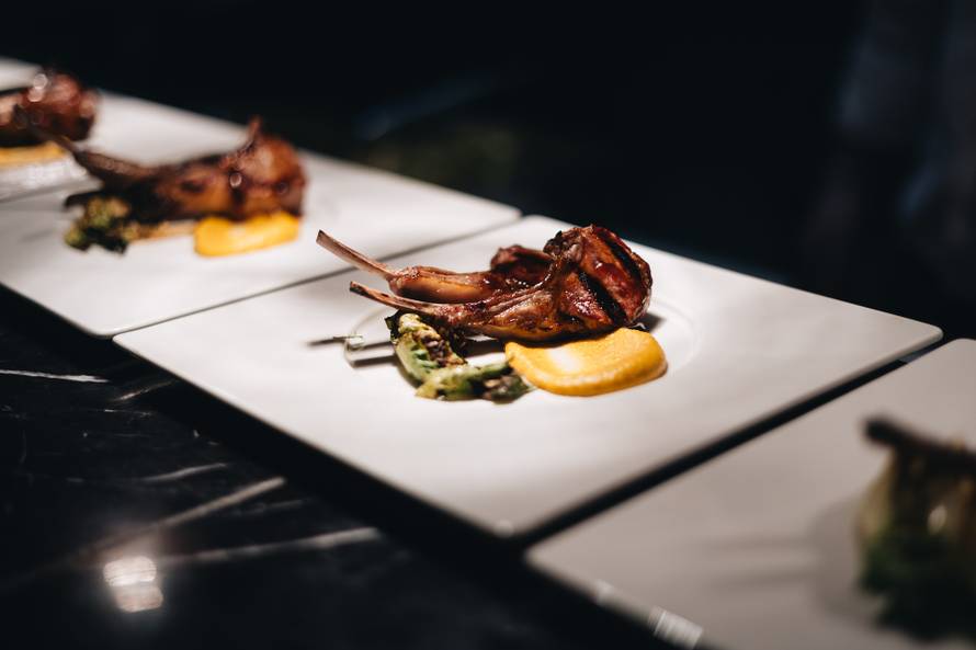 Kako je hrana postala neizostavan sastojak luksuznih automobilističkih evenata