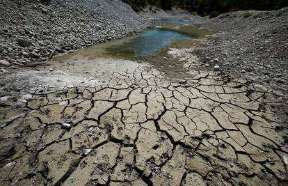 Ekstremna suša u Francuskoj: 100 općina je bez pitke vode