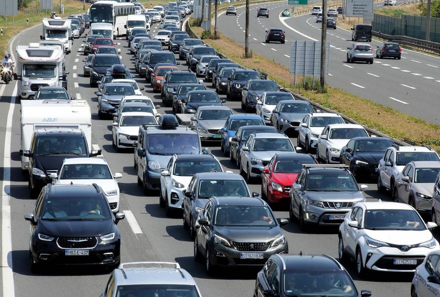 Zagreb: Velika gužva na naplatnoj postaji Lučko