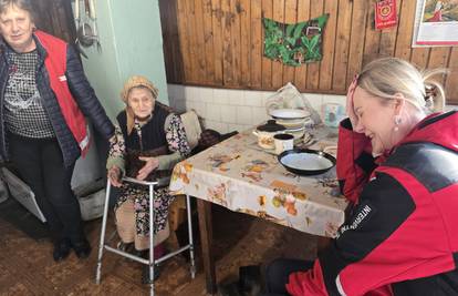 FOTO Baka Milka (90) 'podigla pola grada na noge': Tražili su je, a ona gledala inauguraciju...