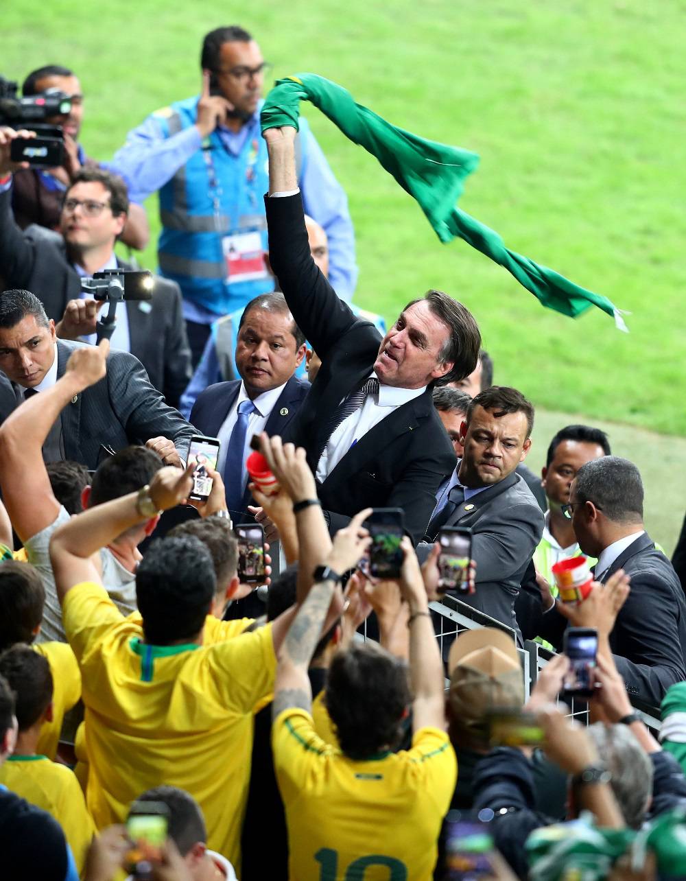 Predsjednik Brazila pokvario je VAR, bio je na liniji sa sucima?!