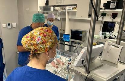 Novorođenče prestalo disati, liječnici osječkog KBC-a spasili ga od tumora bez ijednog reza