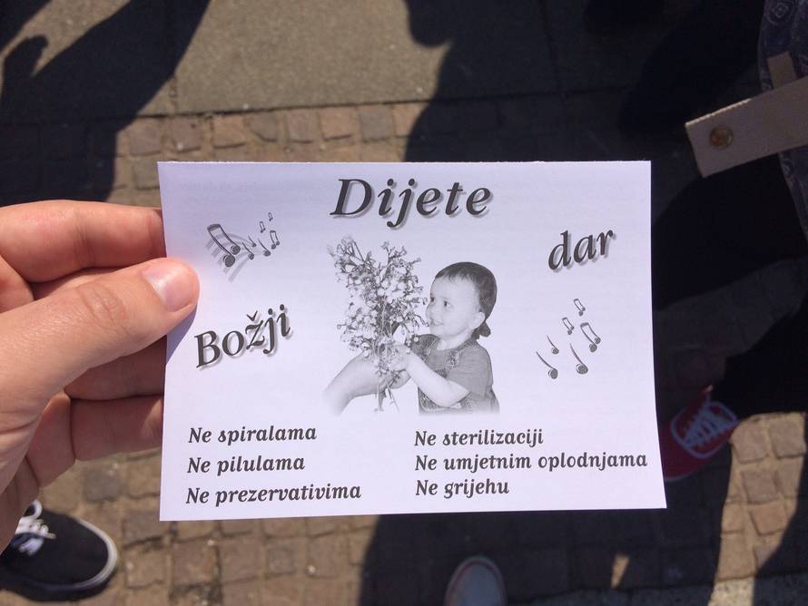 U 'Hodu za život' 7000 ljudi, priveli dvije antiprosvjednice