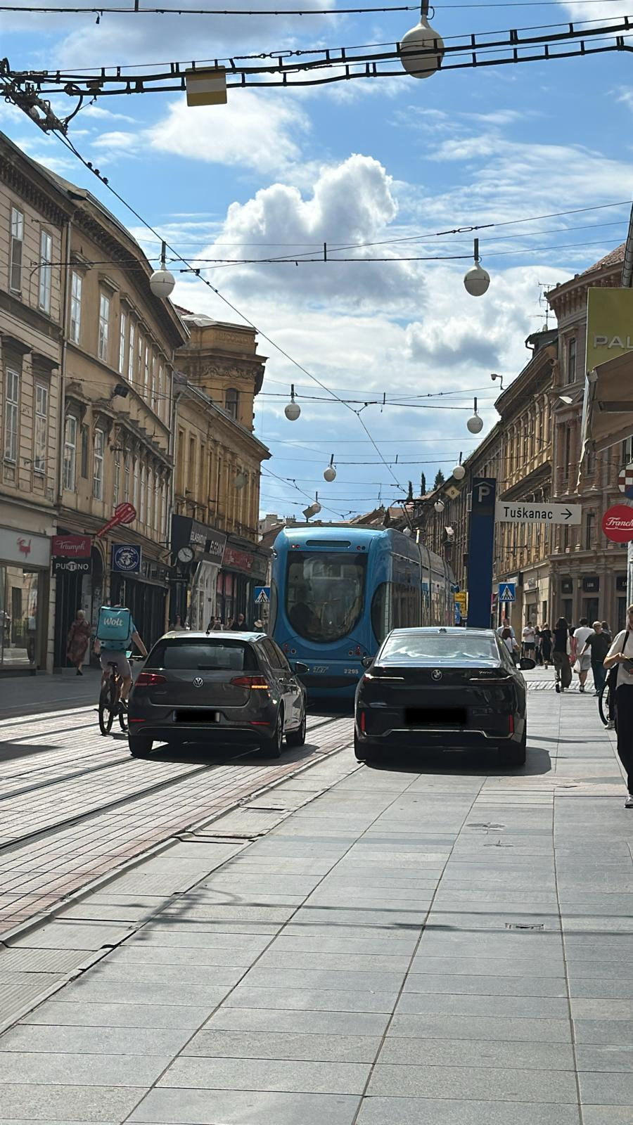 Toni Cetinski nakratko parkirao vrijedan BMW u Ilici u Zagrebu