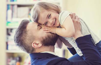 Djeca koju roditelji često grle su puno sretnija i manje bolesna