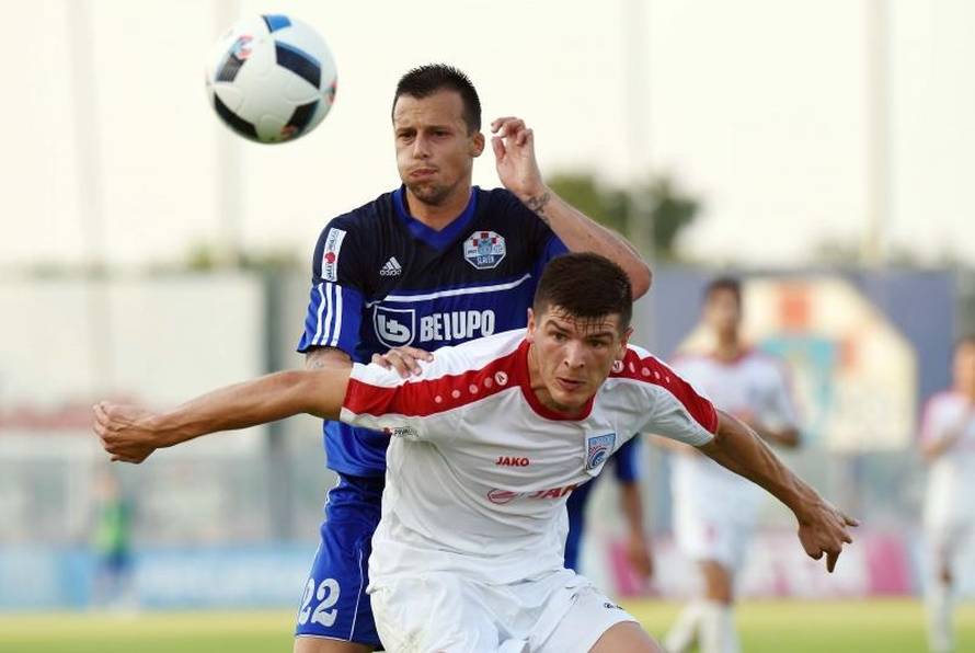 Cibalia vodila, Slaven se vratio, nestalo struje, 'nestali' i gosti