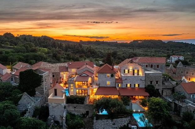 FOTO Dvor Pitve Villas: Mir i autentičnost otoka Hvara u malom dalmatinskom selu