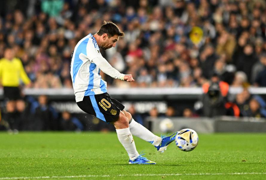 World Cup - CONMEBOL Qualifiers - Argentina v Venezuela