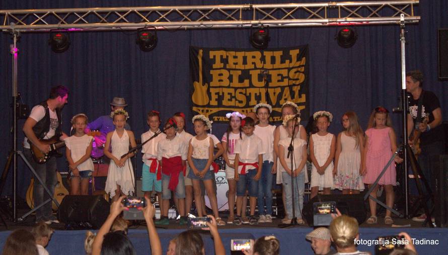 Djeca su pjevala 'Oj Cetino' i izradila darove za izvođače...