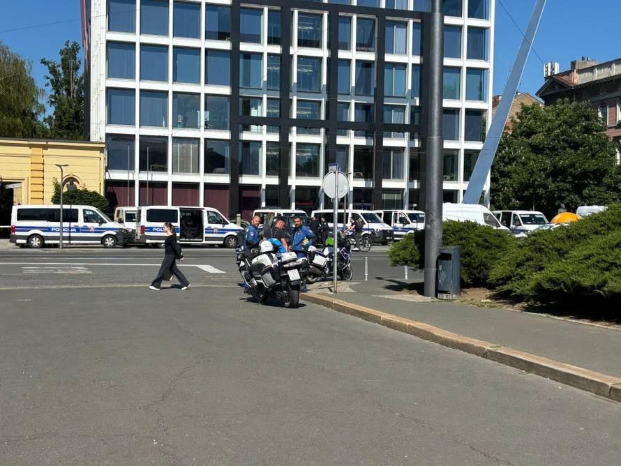 Thompsonova supruga na 'Hod za život' nosila Louis Vuitton torbicu, evo koliko ona košta