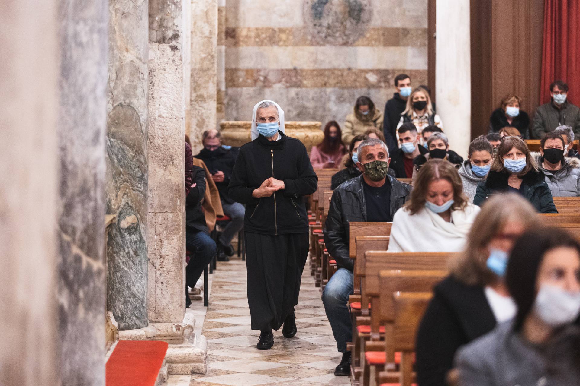 Zadar:  Misu polnoćku u katedrali sv. Stošije predvodio zadarski nadbiskup Želimir Puljić