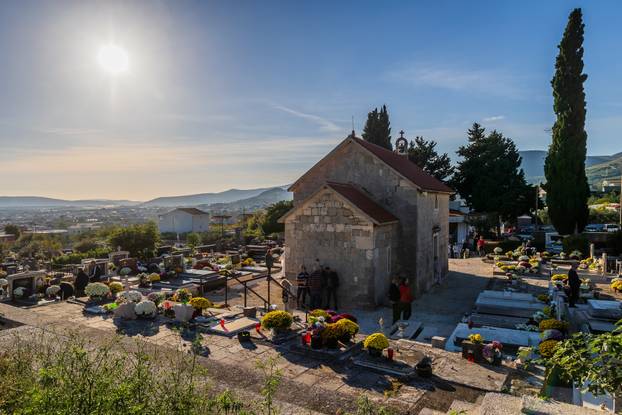 Kaštel Stari: Groblje Sv. Nikole i misa povodom blagdana Svih svetih