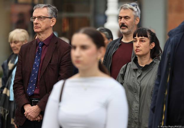 Zagreb : Na Trgu bana Josipa Jelačića, održao se kratak i snažan performans posvećen borbi protiv obiteljskog i rodno uvjetovanog nasilja