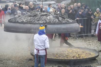 FOTO U Oroslavju pripremljena najveća peka na svijetu