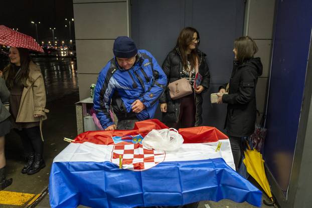 Osijek: Gužva ispred SD Gradski vrt, koncert Thompsona prvi u nizu dvoranskih koncerata.