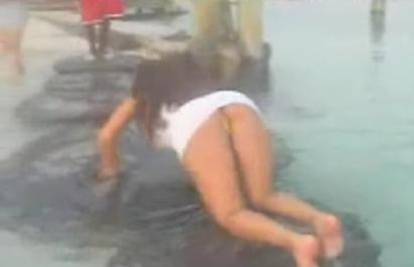 Seksi starleta Vida Guerra pokazala guzu na plaži