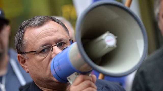 'Ako premijer ne skine četničke ploče nek' ne dolazi u Vukovar'
