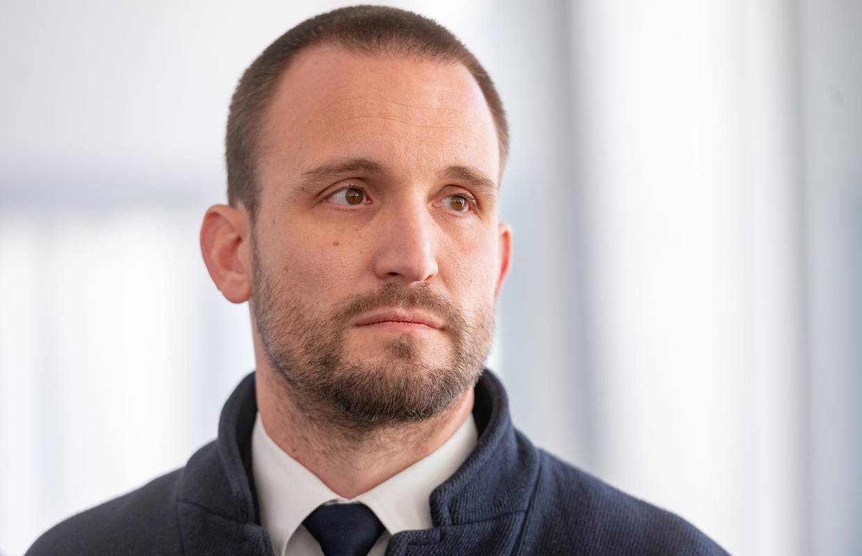Tko je ministar Erlić čiji je otac osuđen u aferi Ribar: Ima plaću od 2535 eura, vozi Peugeot...