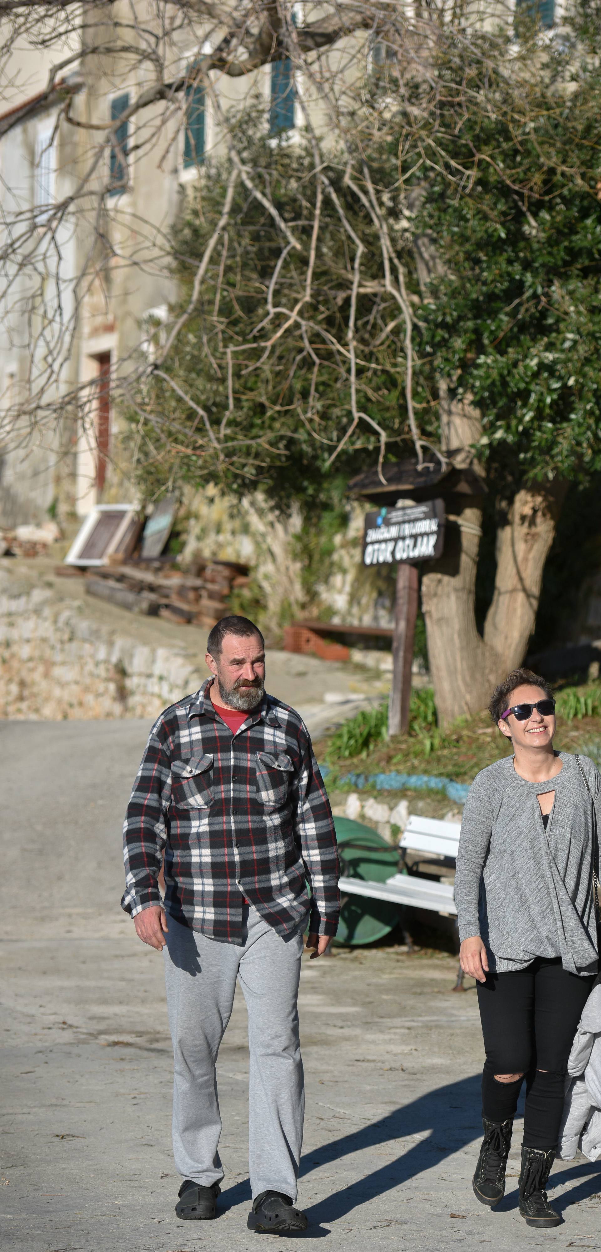 Jedan otok, sedam ljudi i pas Nola: Tu su zbog mira i tišine