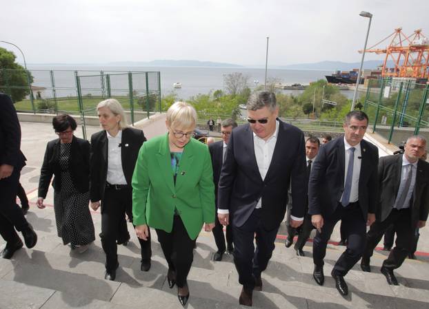 Rijeka: Zoran Milanovi&cacute; i Nata&scaron;a Pirc Musar obi&scaron;li osnovnu &scaron;kolu Pe&cacute;ine