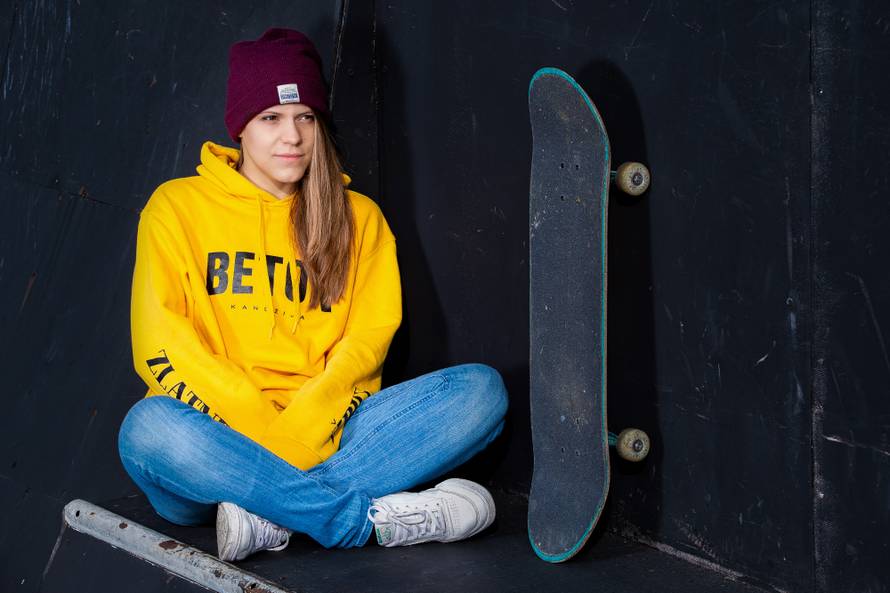 U inat predrasudama: Kraljica skatea  rastura na skateboardu