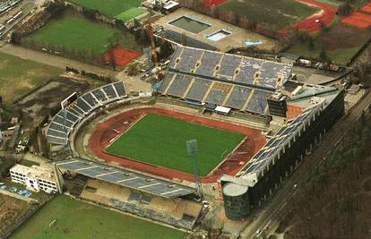 Mladići divljali po stadionu kako bi zadivili djevojku