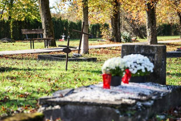 Zagreb: Psihijatrijsko groblje Vrapče ima upaljenu tek pokoju svijeću na blagdan Svih svetih