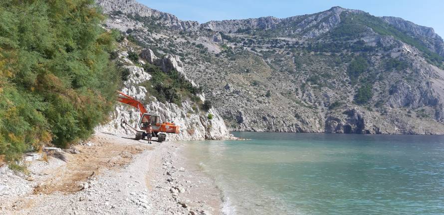 FOTO Gotovo rušenje bespravne gradnje u Vruji: Nestali jacuzzi i lukobran, ovako to sada izgleda