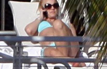 Britney Spears uživa na krovu hotela s prijateljima