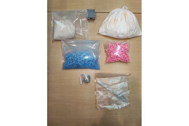 Knin: Kod muškarca (47) policija pronašla tisuću tableta ectasy i preko kilogram amfetamina...