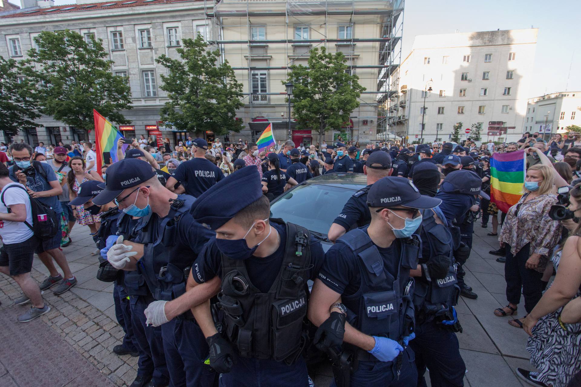 Poljska: Pokušali zaustaviti uhićenje aktivistice LGBT-a
