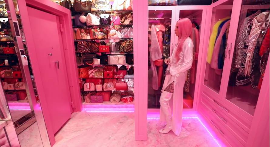 Slavni YouTuber prodao vilu za 21 mil. kuna: Trezor mu je čuvao zaštitar, a svi zidovi su ružičasti