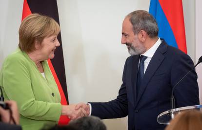 Merkel: Ne smiju se zaboraviti zvjerstva nad Armencima