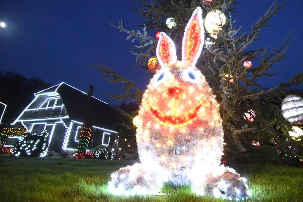 Grabovica: Uskrsna čarolija svjetla by Salaj donosi magičan ugođaj sa preko 60.000 pisanica