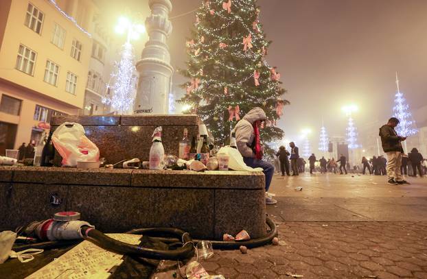 Zagreb: Nakon proslave Nove godine ostala je velika količina otpada