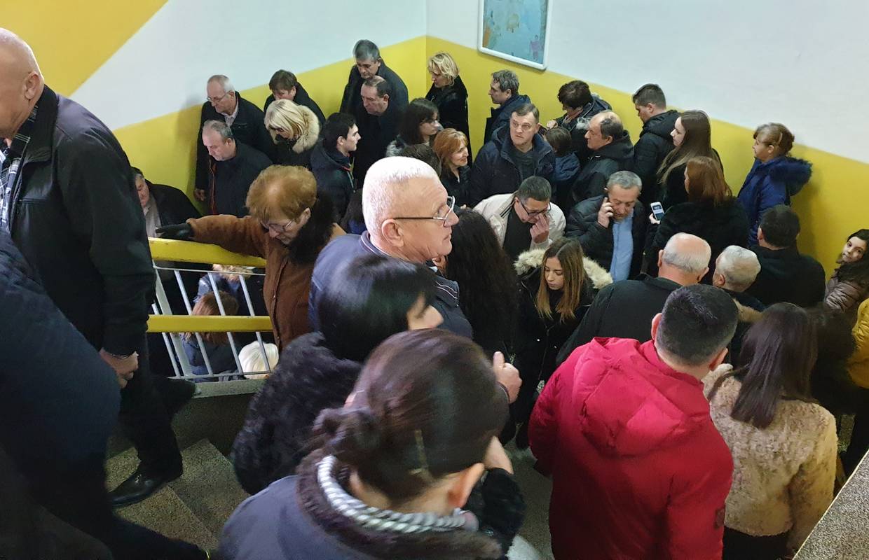 U Mostaru gužva i prije 7: Više glasača nego u prvom krugu...