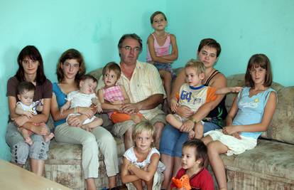 Ima desetero djece: Tanja (33) je rodila trojke, pa blizance