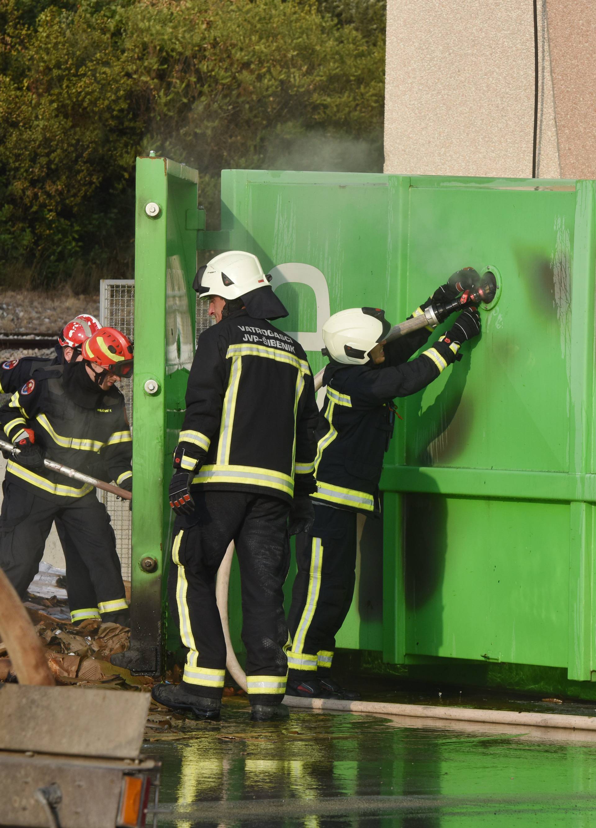 Planuo kontejner za reciklažu papira i kartona u Šibeniku