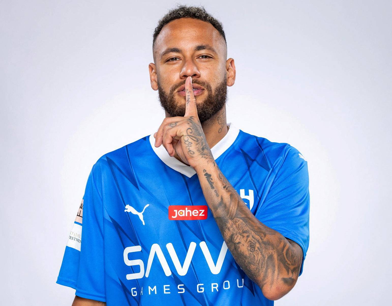 Neymar signs for Al Hilal