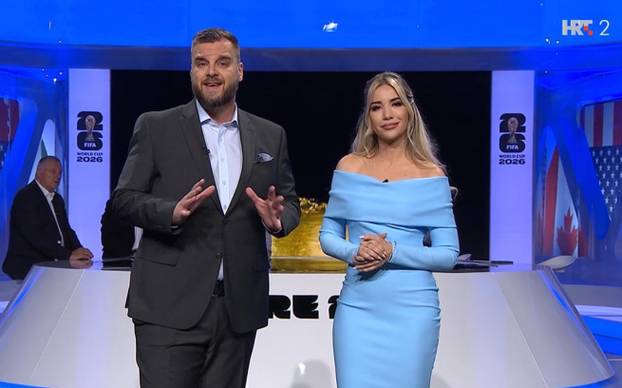 Valentina iza kulisa pokazala duge noge samo u dresu, a pred kamerama blista u kreacijama