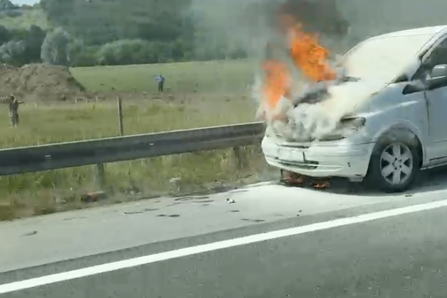 Video chaos on A2 near Jakovlje: Due to the burning truck, a chain collision was created, no injuries