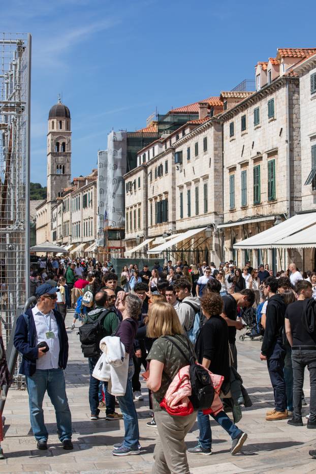 Dubrovnik: Veliki broj turista u razgledavanju grada