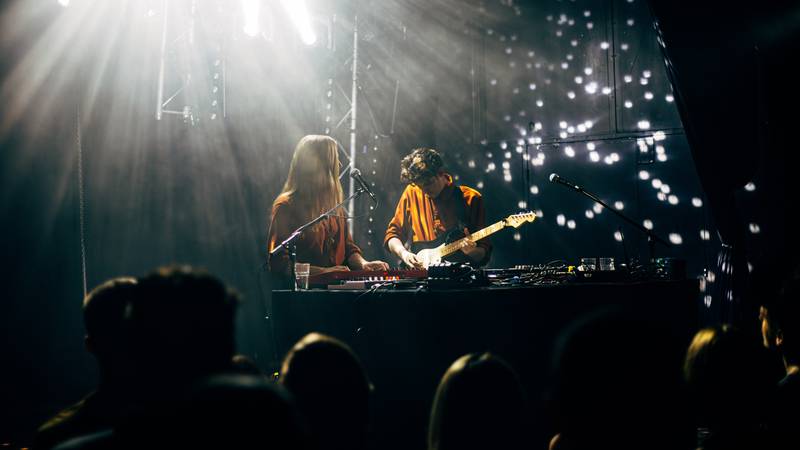 Surf Festival na Krku: Globalni selektori, regionalni bendovi i morska ekstenzija  podija