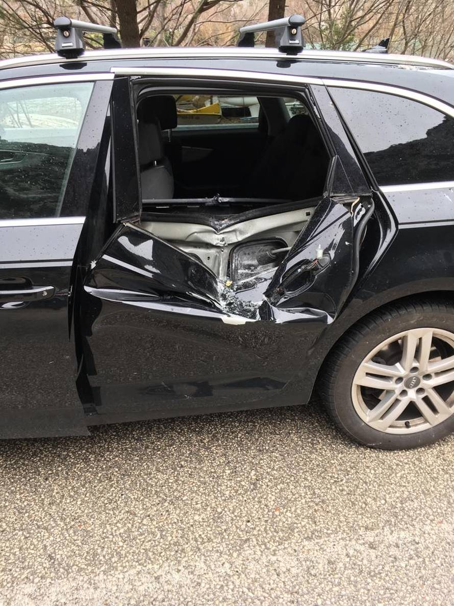 Stijena skoro ubila vozača kod Omiša, zdrobila mu bok auta: 'Bio je pri svijesti, u bolnici je'